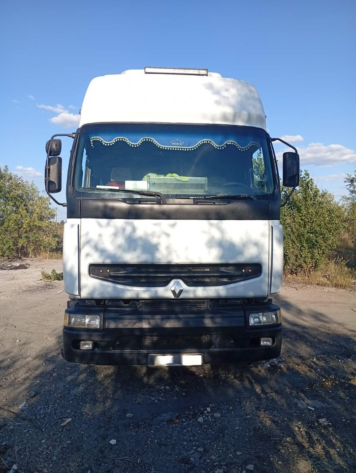 RENAULT Premium 400 - Nyergesvontató: 2 kép. RENAULT Premium 400 - Nyergesvontató: 2 kép.