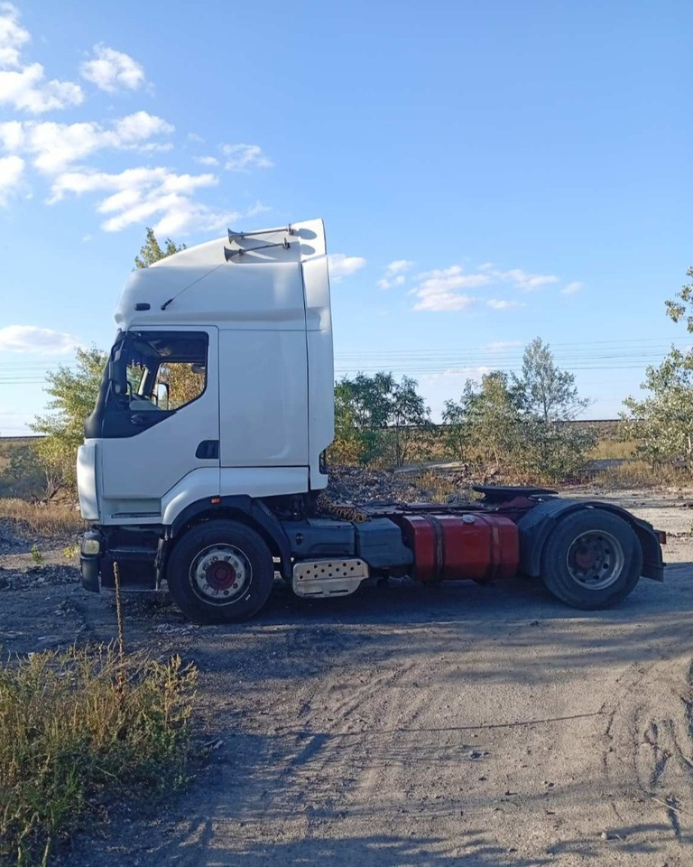 RENAULT Premium 400 - Nyergesvontató: 4 kép. RENAULT Premium 400 - Nyergesvontató: 4 kép.