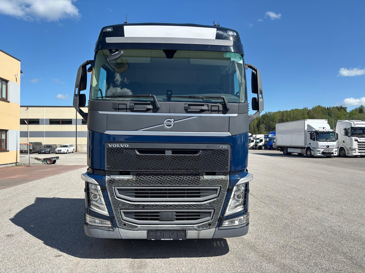 VOLVO FH460 - Nyergesvontató: 2 kép. VOLVO FH460 - Nyergesvontató: 2 kép.