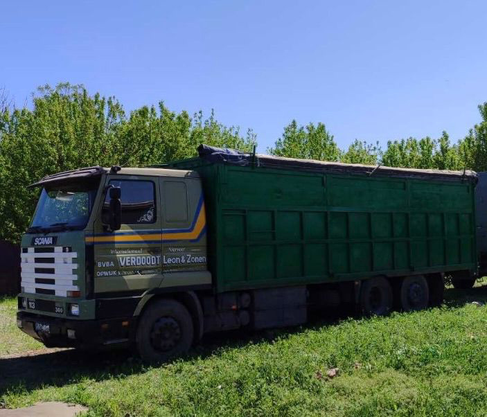 SCANIA 113.360 - Platós teherautó: 1 kép. SCANIA 113.360 - Platós teherautó: 1 kép.