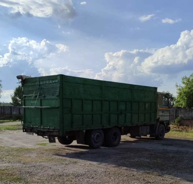 SCANIA 113.360 - Platós teherautó: 3 kép. SCANIA 113.360 - Platós teherautó: 3 kép.
