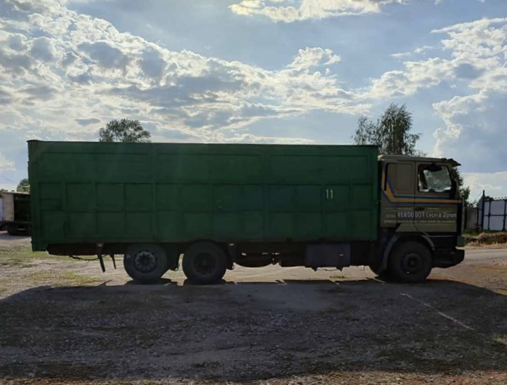 SCANIA 113.360 - Platós teherautó: 2 kép. SCANIA 113.360 - Platós teherautó: 2 kép.