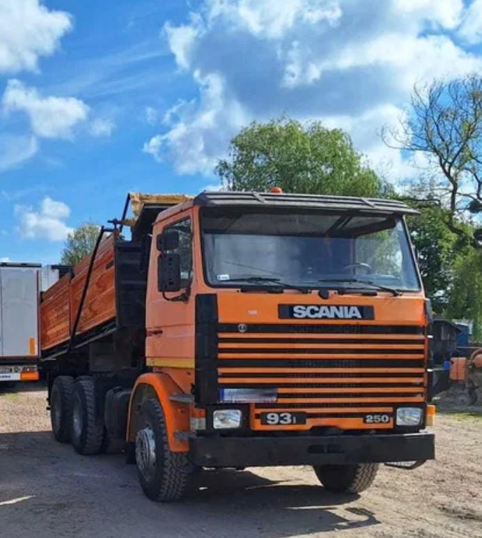 SCANIA 93.250 - Billenőplatós teherautó: 2 kép. SCANIA 93.250 - Billenőplatós teherautó: 2 kép.