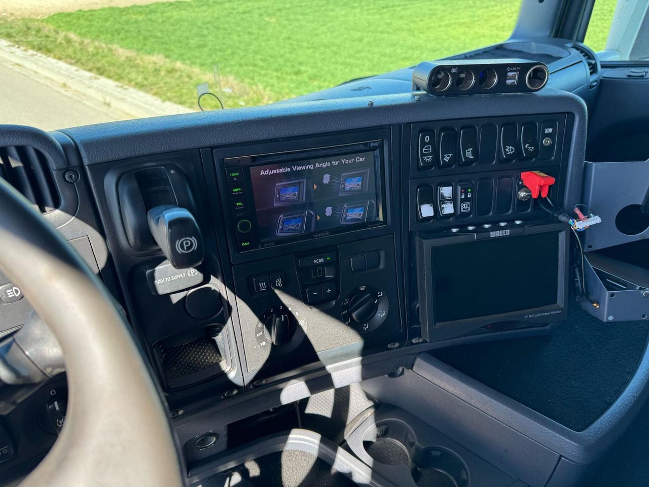 Hőszigetelt teherautó SCANIA G400: 9 kép.