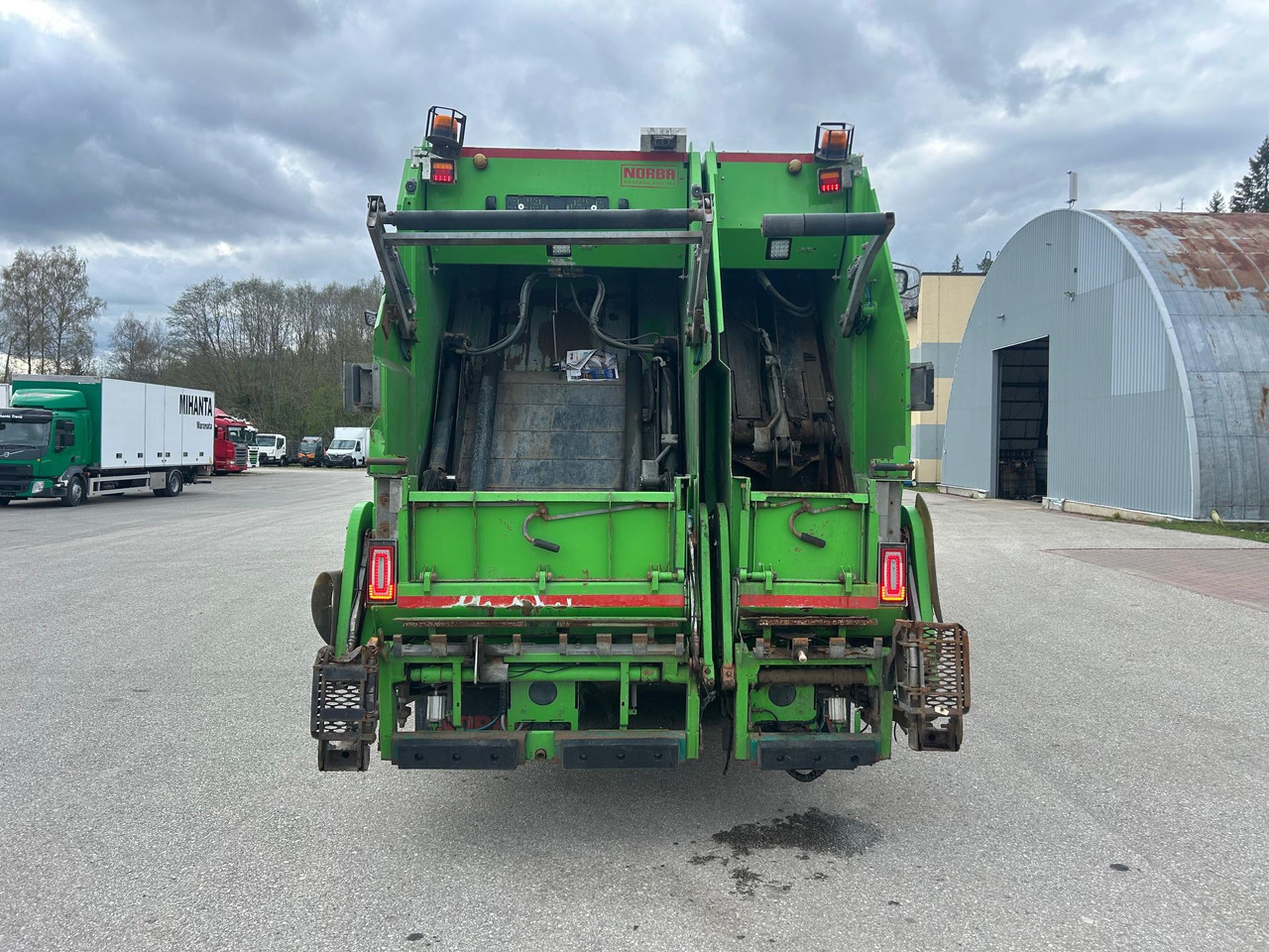 SCANIA P410 - Szemetesautó: 5 kép. SCANIA P410 - Szemetesautó: 5 kép.