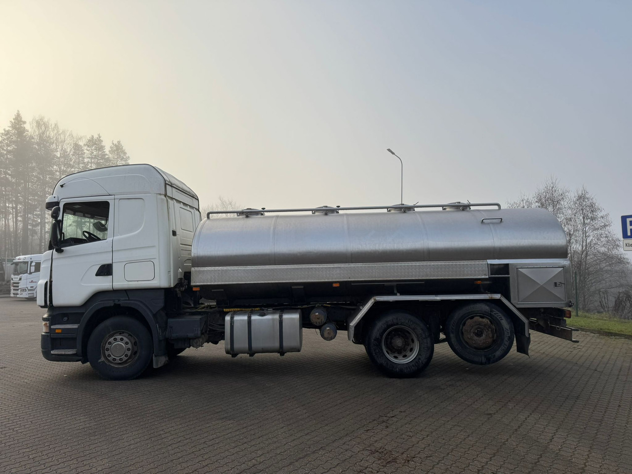 SCANIA R420 - Tartályos teherautó: 1 kép. SCANIA R420 - Tartályos teherautó: 1 kép.