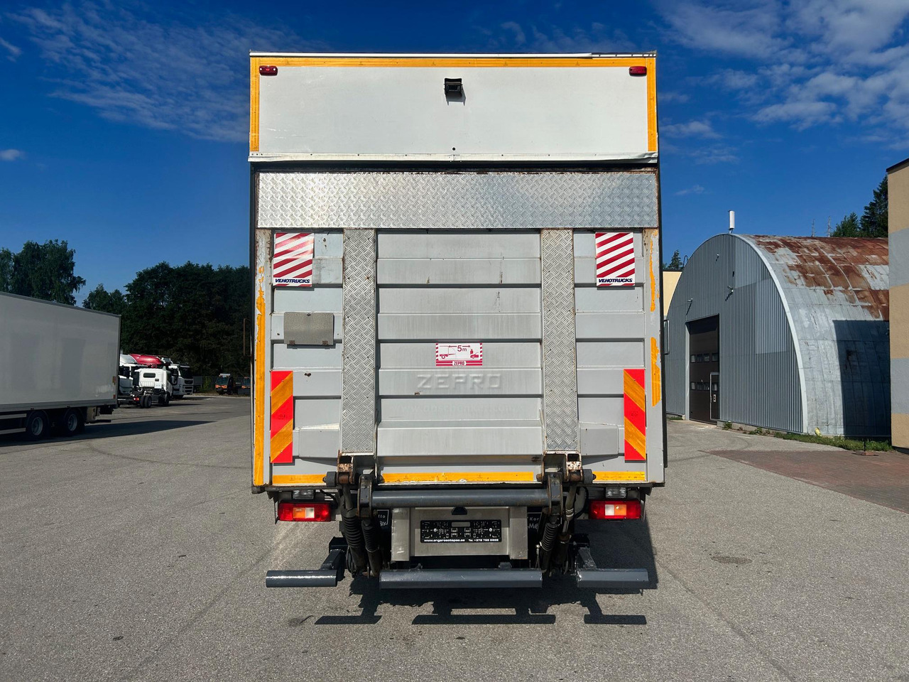 VOLVO FE280 - Dobozos felépítményű teherautó: 4 kép. VOLVO FE280 - Dobozos felépítményű teherautó: 4 kép.