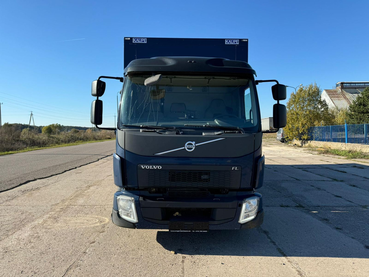 VOLVO FL 240 - Dobozos felépítményű teherautó: 4 kép. VOLVO FL 240 - Dobozos felépítményű teherautó: 4 kép.