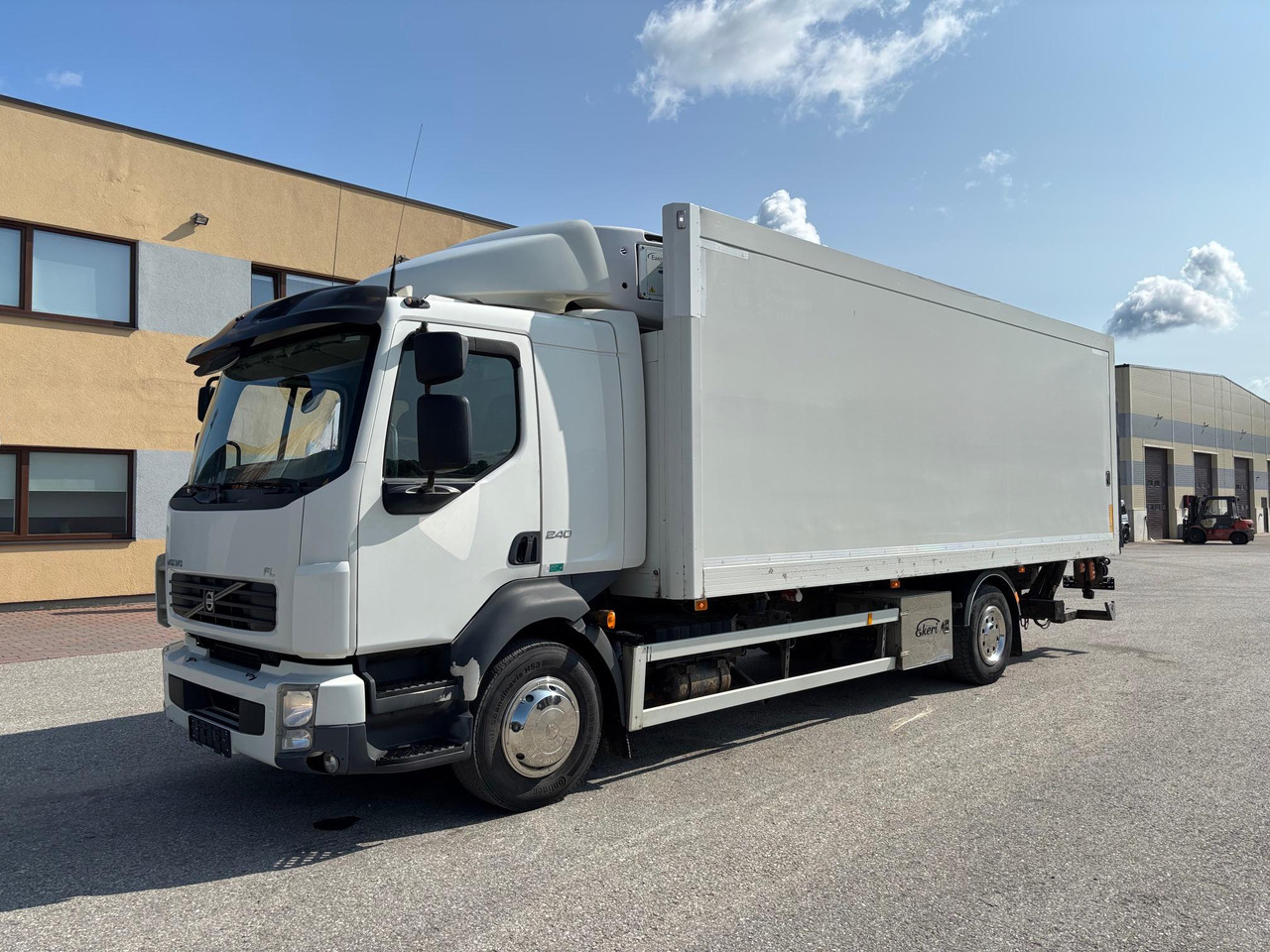 VOLVO FL240 - Hűtős teherautó: 3 kép. VOLVO FL240 - Hűtős teherautó: 3 kép.
