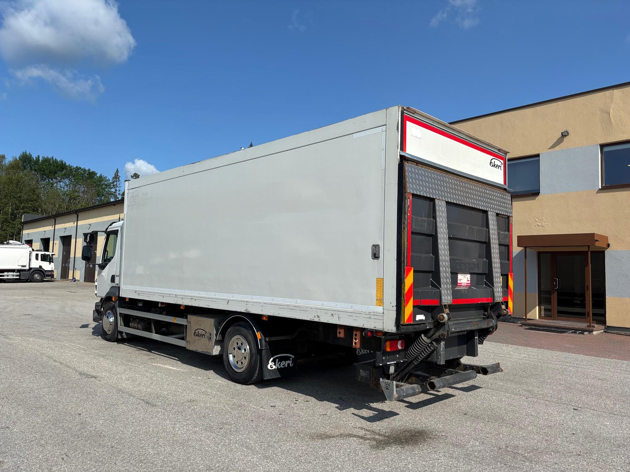 VOLVO FL240 - Hűtős teherautó: 5 kép. VOLVO FL240 - Hűtős teherautó: 5 kép.