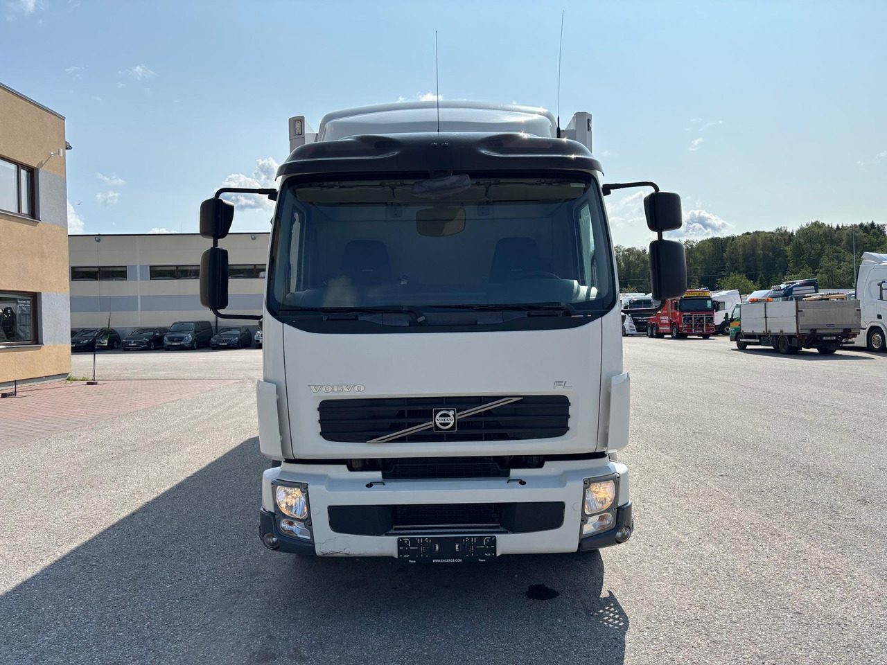 VOLVO FL240 - Hűtős teherautó: 2 kép. VOLVO FL240 - Hűtős teherautó: 2 kép.
