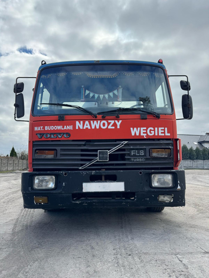 Billenőplatós teherautó, Darus autó VOLVO FL614: 7 kép.