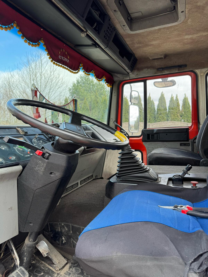 Billenőplatós teherautó, Darus autó VOLVO FL614: 17 kép.