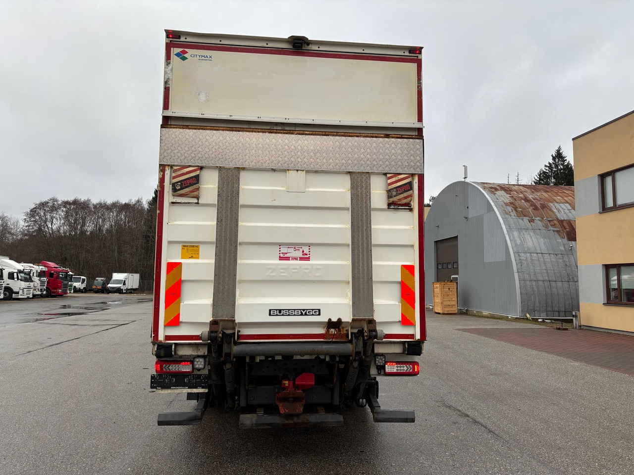 VOLVO FM500 - Hűtős teherautó: 4 kép. VOLVO FM500 - Hűtős teherautó: 4 kép.