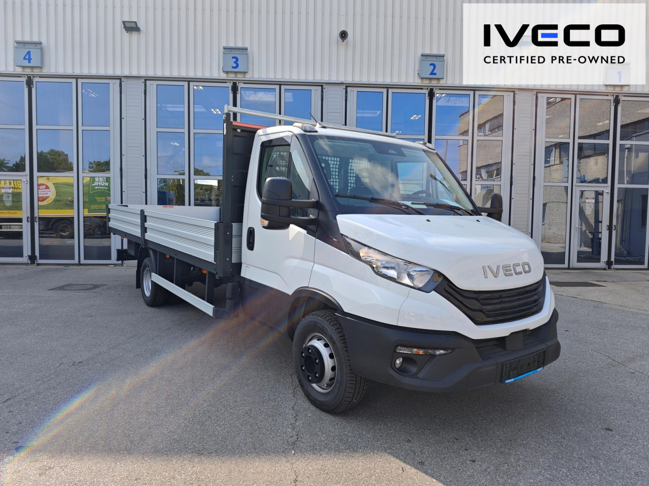 IVECO Pritsche - Platós teherautó: 5 kép. IVECO Pritsche - Platós teherautó: 5 kép.