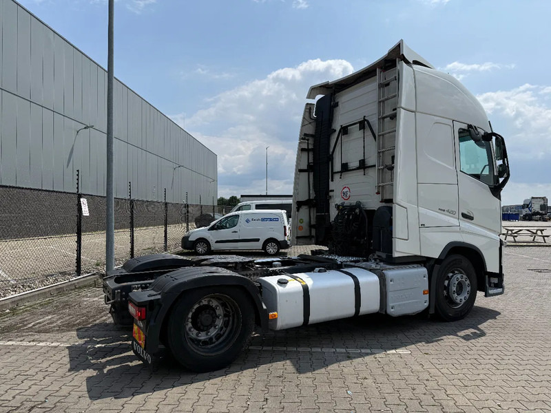 Volvo FH 13.420 FH420 XL cab / 4 units available - Nyergesvontató: 4 kép. Volvo FH 13.420 FH420 XL cab / 4 units available - Nyergesvontató: 4 kép.
