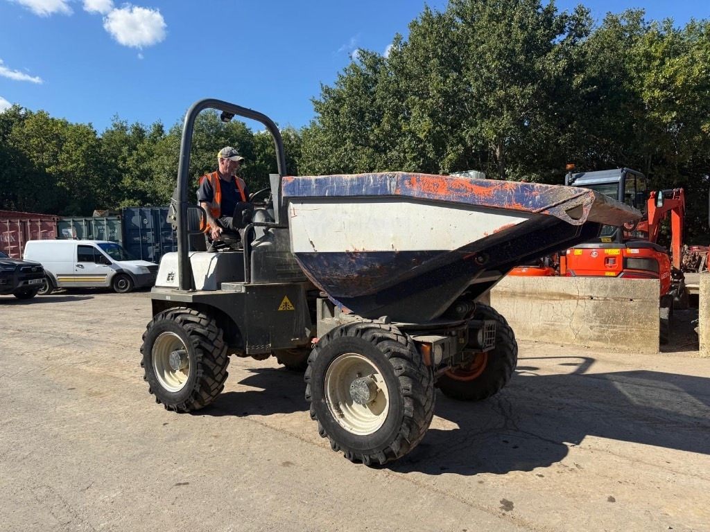 Ausa D 450 AHG - Minidömper: 3 kép. Ausa D 450 AHG - Minidömper: 3 kép.