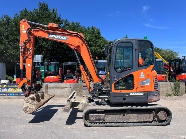 Minikotró Doosan DX 63-3: 6 kép. Minikotró Doosan DX 63-3: 6 kép.