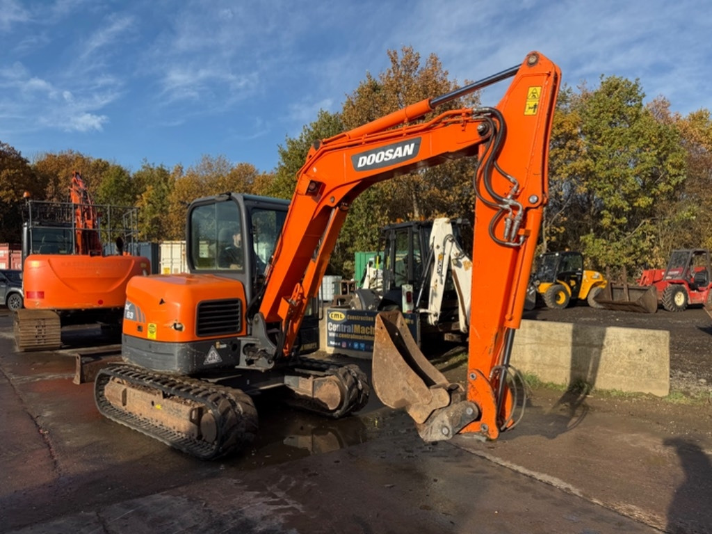 Doosan DX 63-3 - Minikotró: 5 kép. Doosan DX 63-3 - Minikotró: 5 kép.