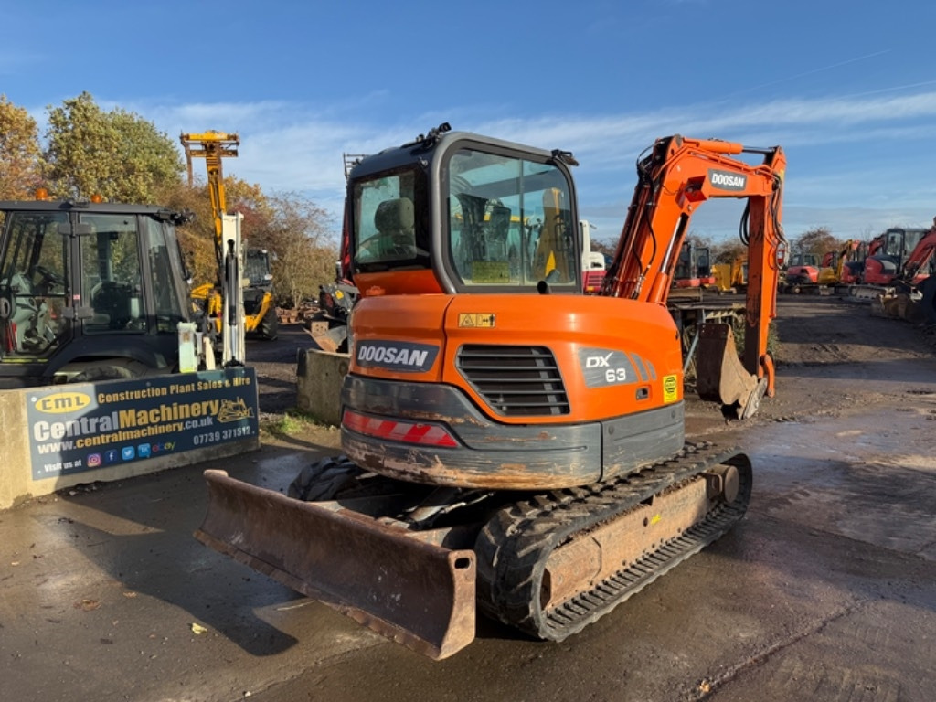 Doosan DX 63-3 - Minikotró: 4 kép. Doosan DX 63-3 - Minikotró: 4 kép.