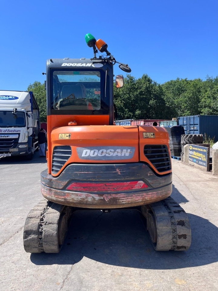 Doosan DX 63-3 - Minikotró: 4 kép. Doosan DX 63-3 - Minikotró: 4 kép.