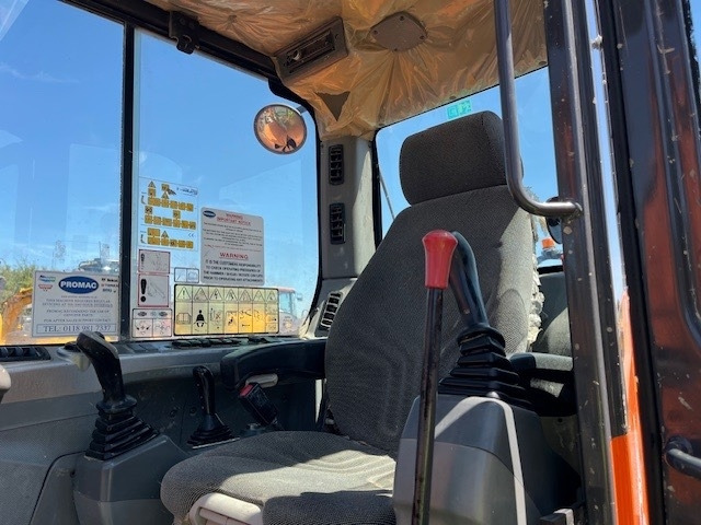 Minikotró Doosan DX 63-3: 9 kép. Minikotró Doosan DX 63-3: 9 kép.