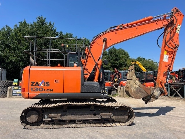 Hitachi ZX 130 LC N-5 - Lánctalpas kotró: 1 kép. Hitachi ZX 130 LC N-5 - Lánctalpas kotró: 1 kép.
