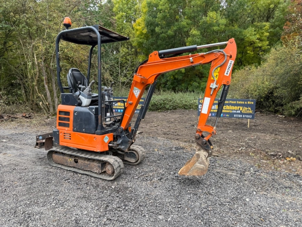 Hitachi ZX 19 U-6 - Minikotró: 2 kép. Hitachi ZX 19 U-6 - Minikotró: 2 kép.