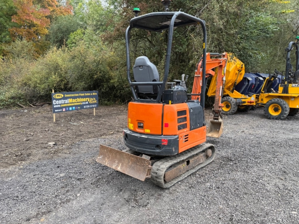Hitachi ZX 19 U-6 - Minikotró: 4 kép. Hitachi ZX 19 U-6 - Minikotró: 4 kép.