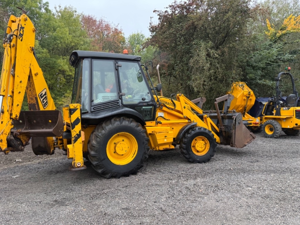 JCB 3 CX - Kotrórakodó: 2 kép. JCB 3 CX - Kotrórakodó: 2 kép.