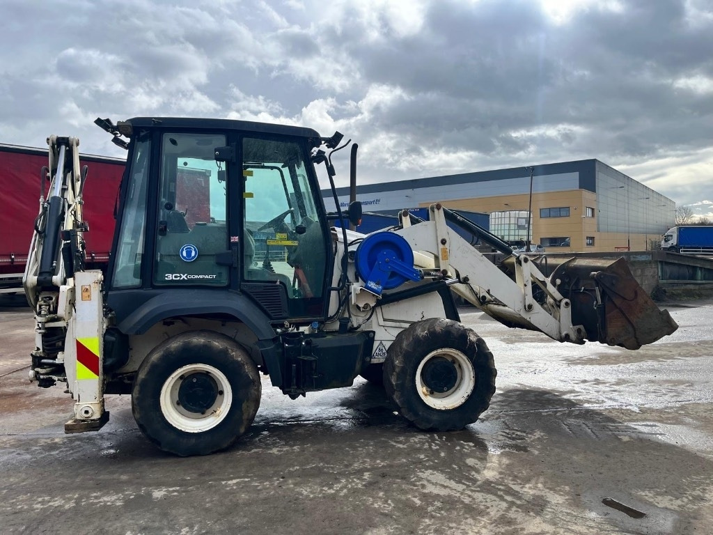JCB 3CX Compact - Kotrórakodó: 1 kép. JCB 3CX Compact - Kotrórakodó: 1 kép.