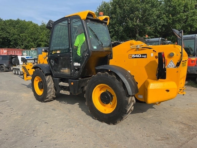 JCB 540-140 - Teleszkópos rakodó: 4 kép. JCB 540-140 - Teleszkópos rakodó: 4 kép.