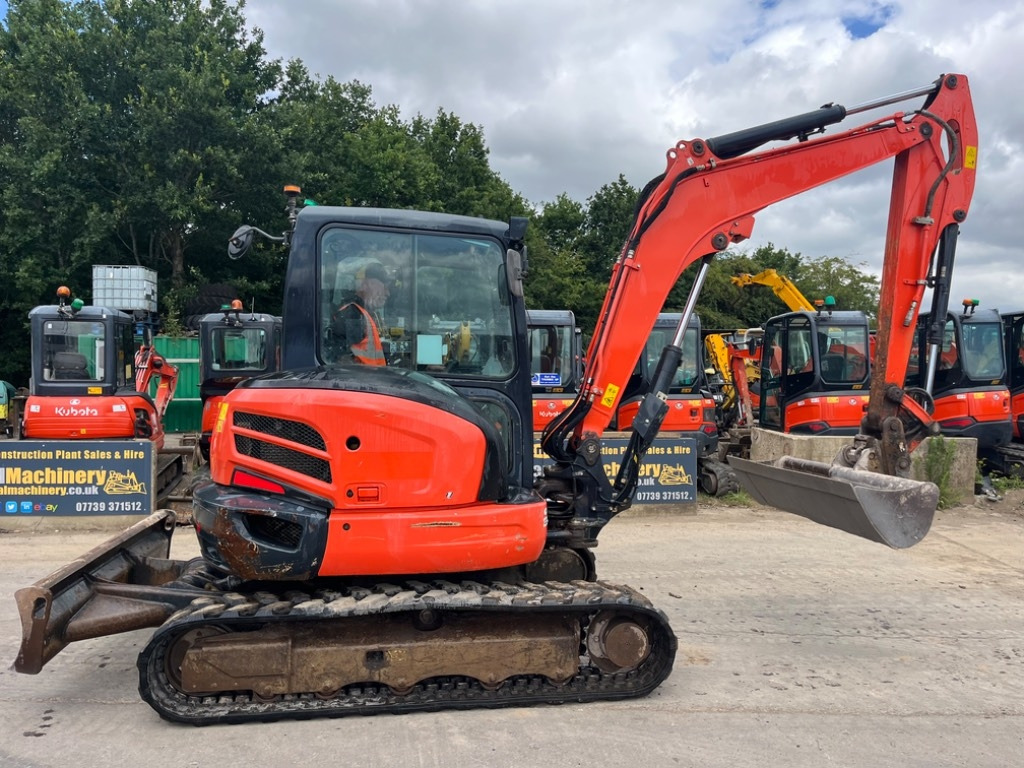 Kubota KX 057-4 - Minikotró: 1 kép. Kubota KX 057-4 - Minikotró: 1 kép.