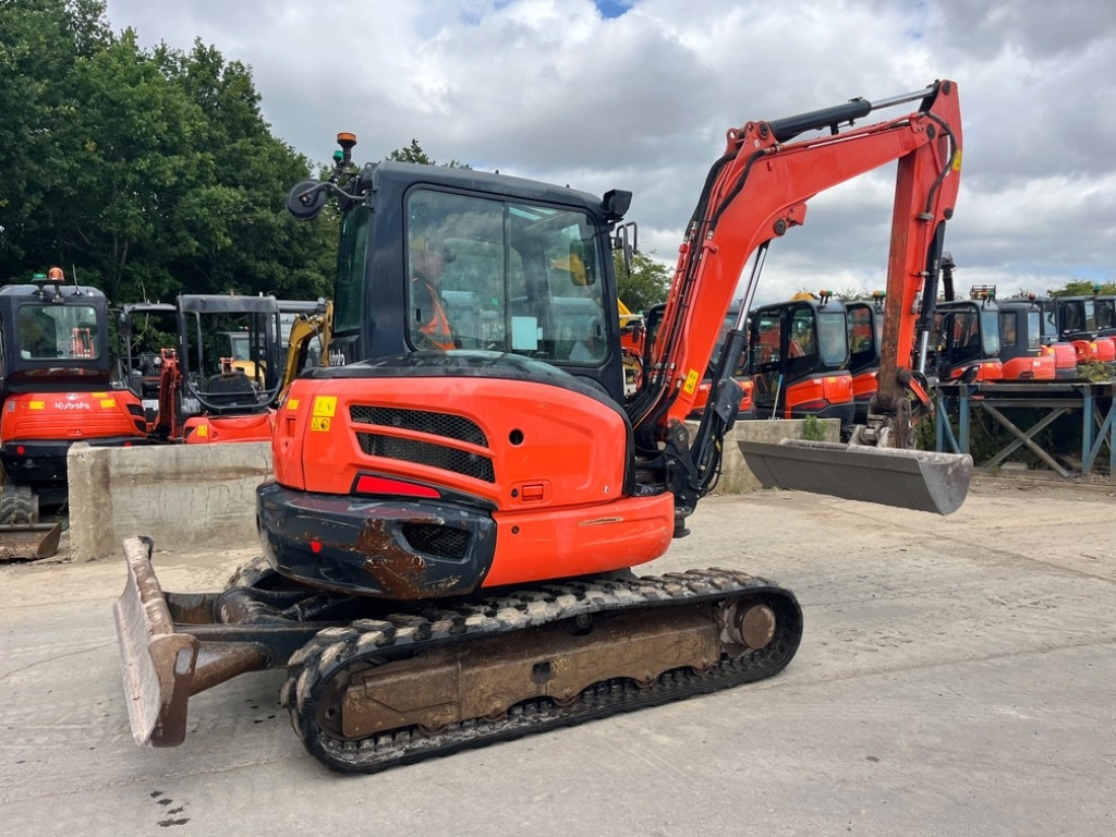 Kubota KX 057-4 - Minikotró: 4 kép. Kubota KX 057-4 - Minikotró: 4 kép.