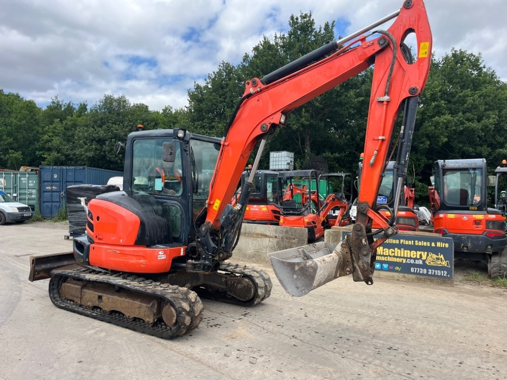 Kubota KX 057-4 - Minikotró: 3 kép. Kubota KX 057-4 - Minikotró: 3 kép.