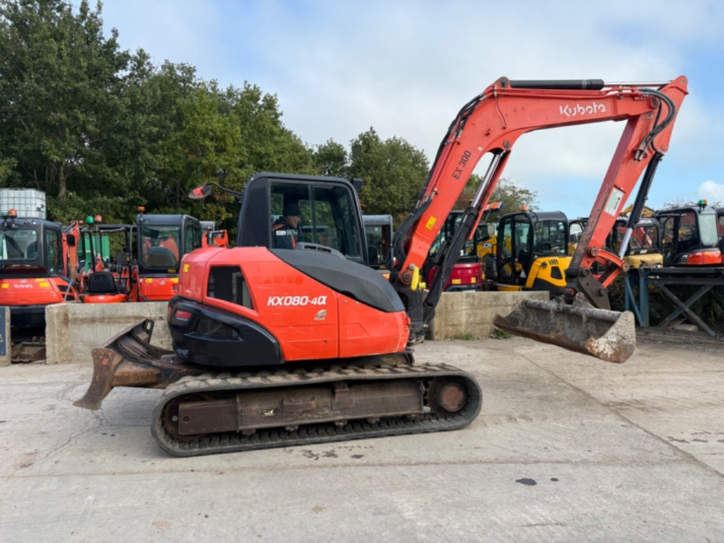 Kubota KX 080-4 - Minikotró: 1 kép. Kubota KX 080-4 - Minikotró: 1 kép.