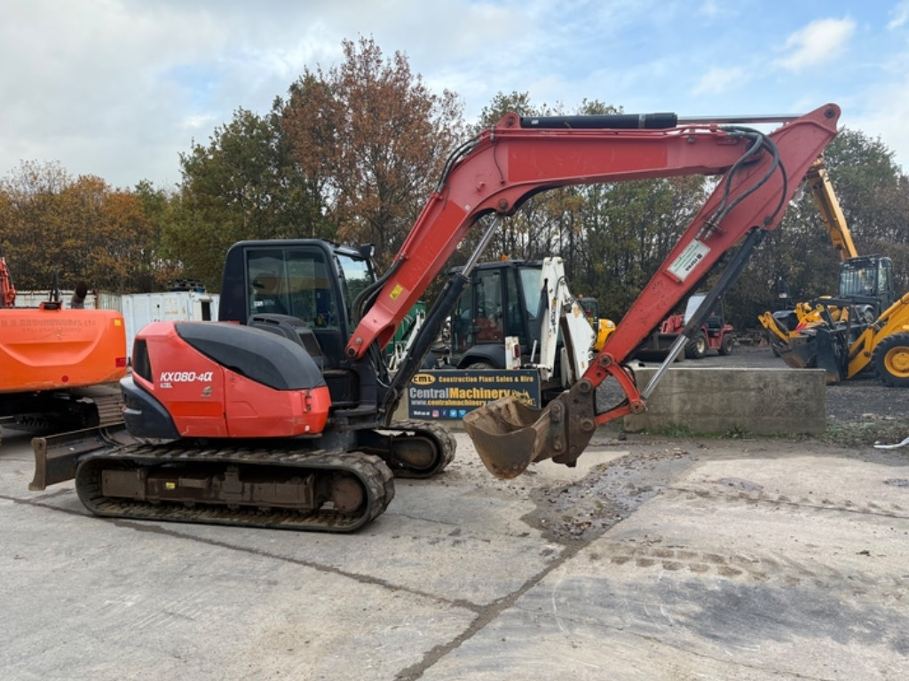 Kubota KX 080-4 - Minikotró: 2 kép. Kubota KX 080-4 - Minikotró: 2 kép.