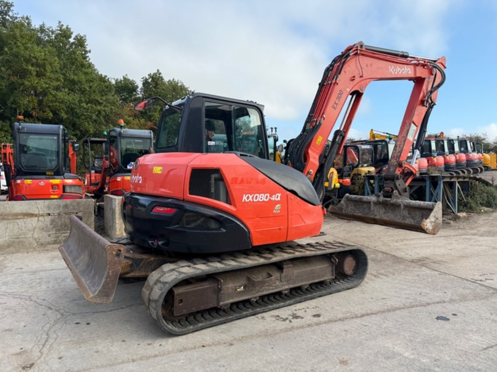 Kubota KX 080-4 - Minikotró: 2 kép. Kubota KX 080-4 - Minikotró: 2 kép.