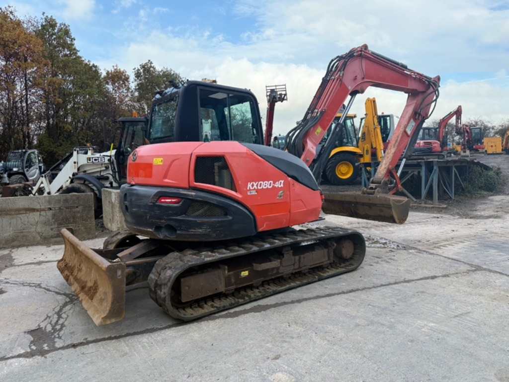 Kubota KX 080-4 - Minikotró: 3 kép. Kubota KX 080-4 - Minikotró: 3 kép.