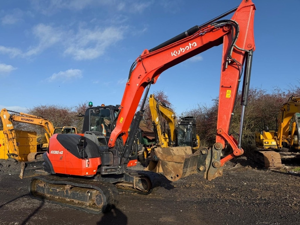 Kubota KX080-4 - Minikotró: 2 kép. Kubota KX080-4 - Minikotró: 2 kép.