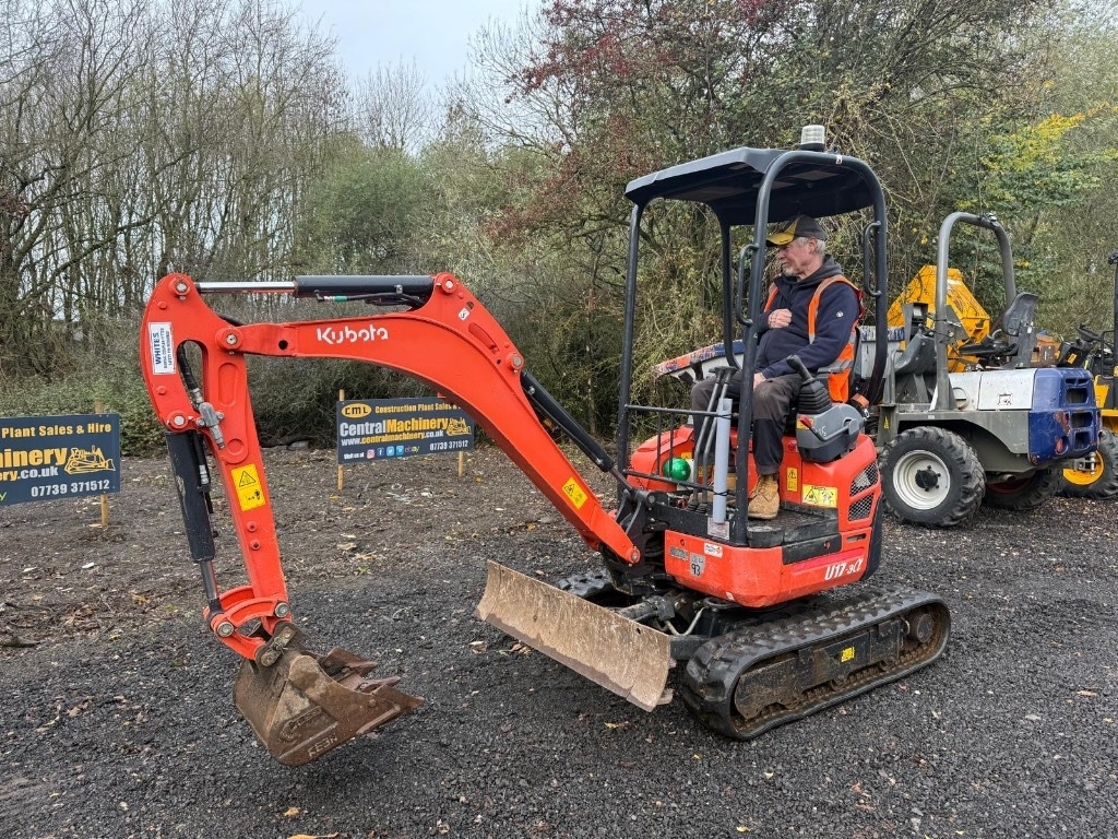 Kubota U 17-3 - Minikotró: 4 kép. Kubota U 17-3 - Minikotró: 4 kép.