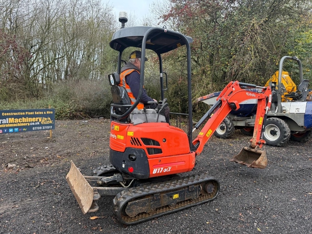 Kubota U 17-3 - Minikotró: 3 kép. Kubota U 17-3 - Minikotró: 3 kép.