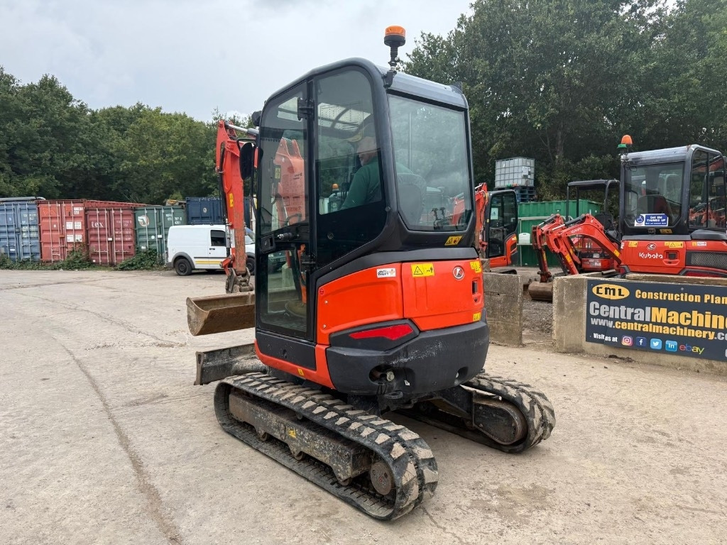 Kubota U 27-4 - Minikotró: 5 kép. Kubota U 27-4 - Minikotró: 5 kép.