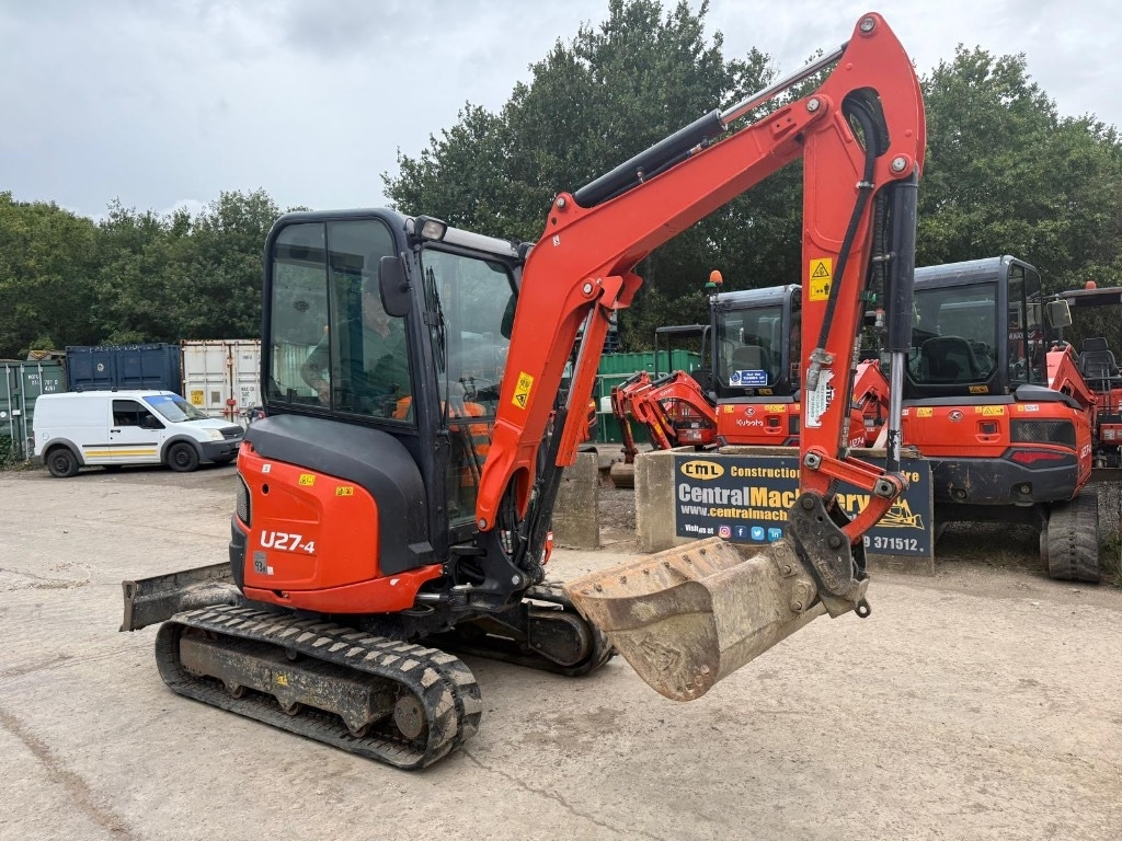 Kubota U 27-4 - Minikotró: 3 kép. Kubota U 27-4 - Minikotró: 3 kép.