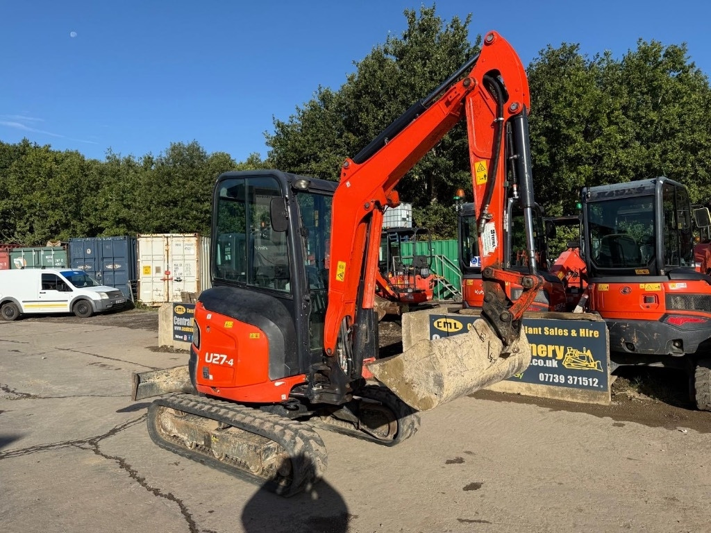 Kubota U 27-4 - Minikotró: 2 kép. Kubota U 27-4 - Minikotró: 2 kép.