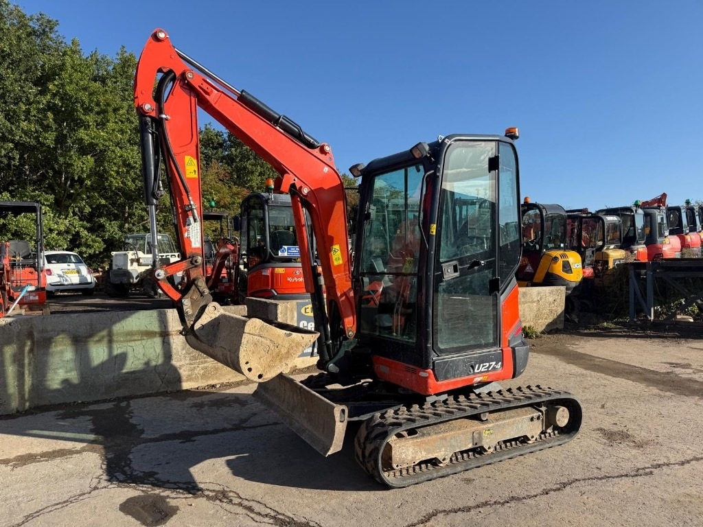 Kubota U 27-4 - Minikotró: 4 kép. Kubota U 27-4 - Minikotró: 4 kép.