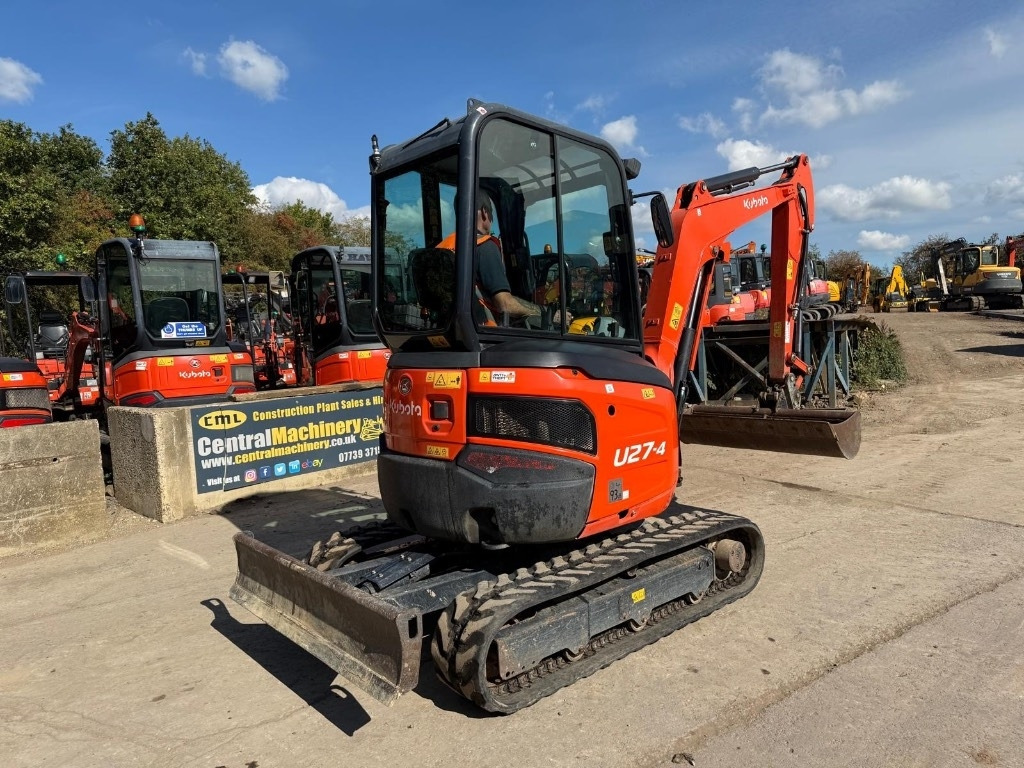 Kubota U 27-4 - Minikotró: 3 kép. Kubota U 27-4 - Minikotró: 3 kép.