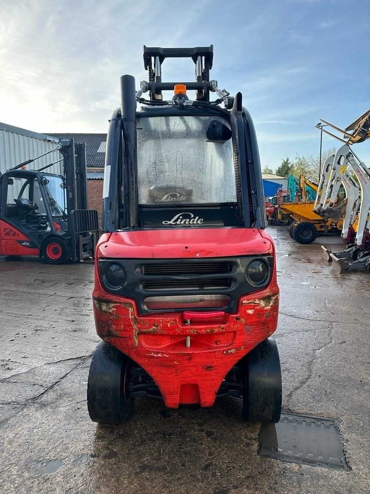 Linde H 35 D - Dízel targonca: 5 kép. Linde H 35 D - Dízel targonca: 5 kép.