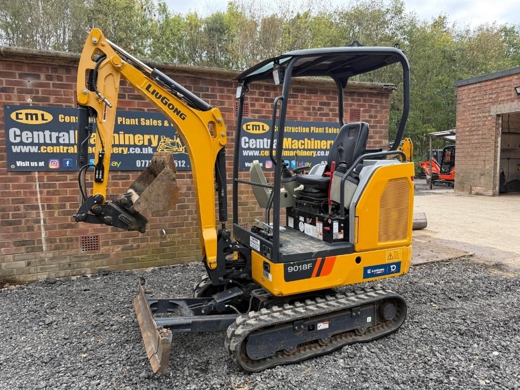 Liugong 9018 F - Minikotró: 4 kép. Liugong 9018 F - Minikotró: 4 kép.