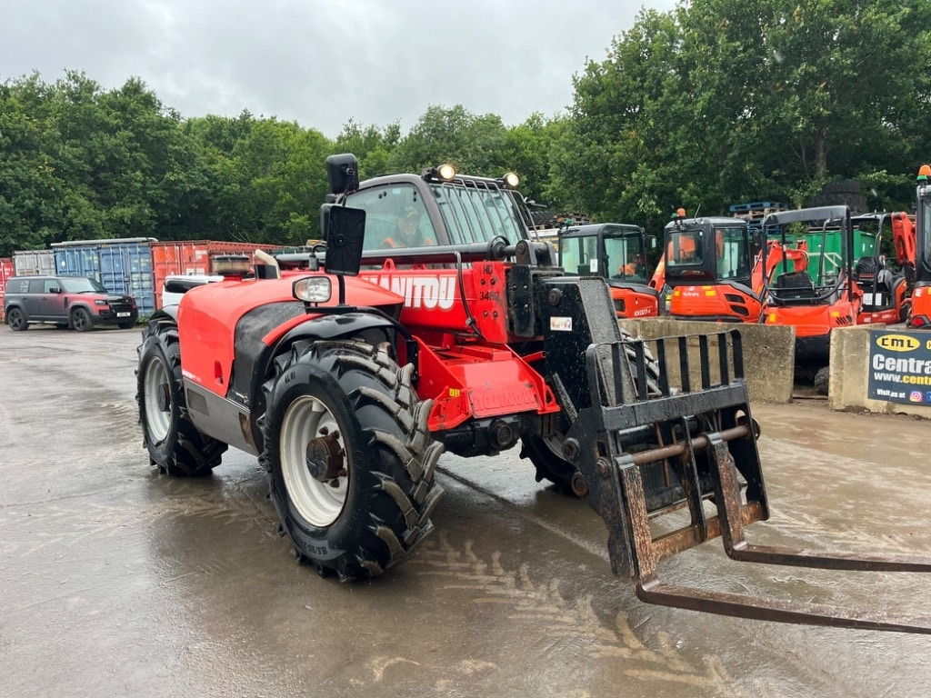 Manitou MT 932 - Teleszkópos rakodó: 5 kép. Manitou MT 932 - Teleszkópos rakodó: 5 kép.